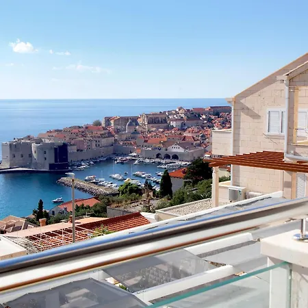 73 Stairs Apartman *