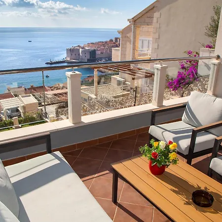 73 Stairs Apartman *