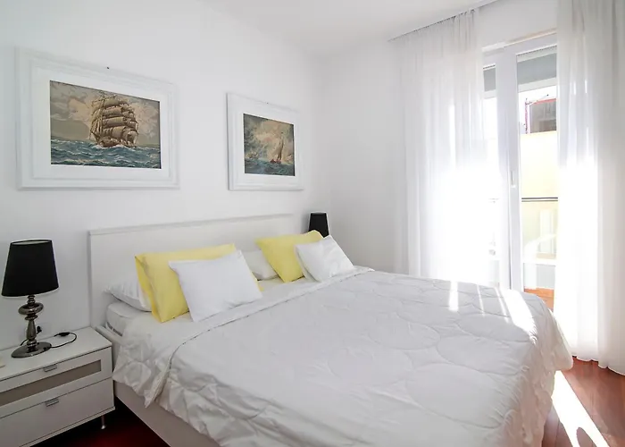 73 Stairs Apartament *